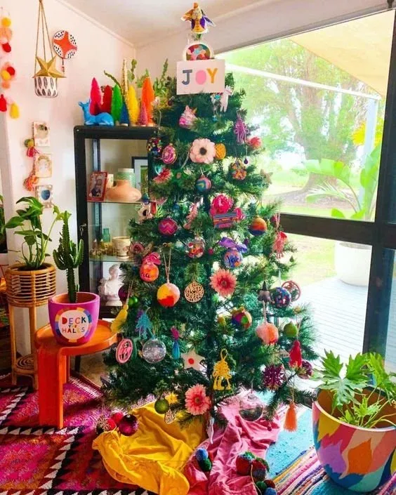 Tis the season for colorful Christmas trees & childhood reminiscence — LFB COLOR