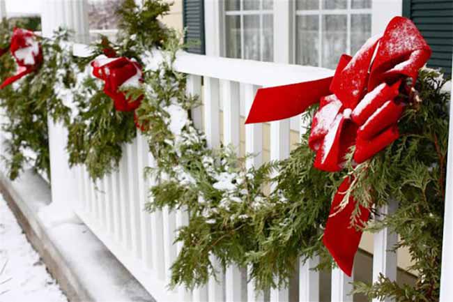 Top 32 Christmas Balcony Decorating Ideas for a Magical Holiday