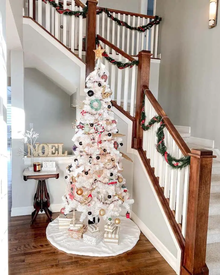 Top Tips for Decorating Your White Christmas Tree with Style - Farmhousehub