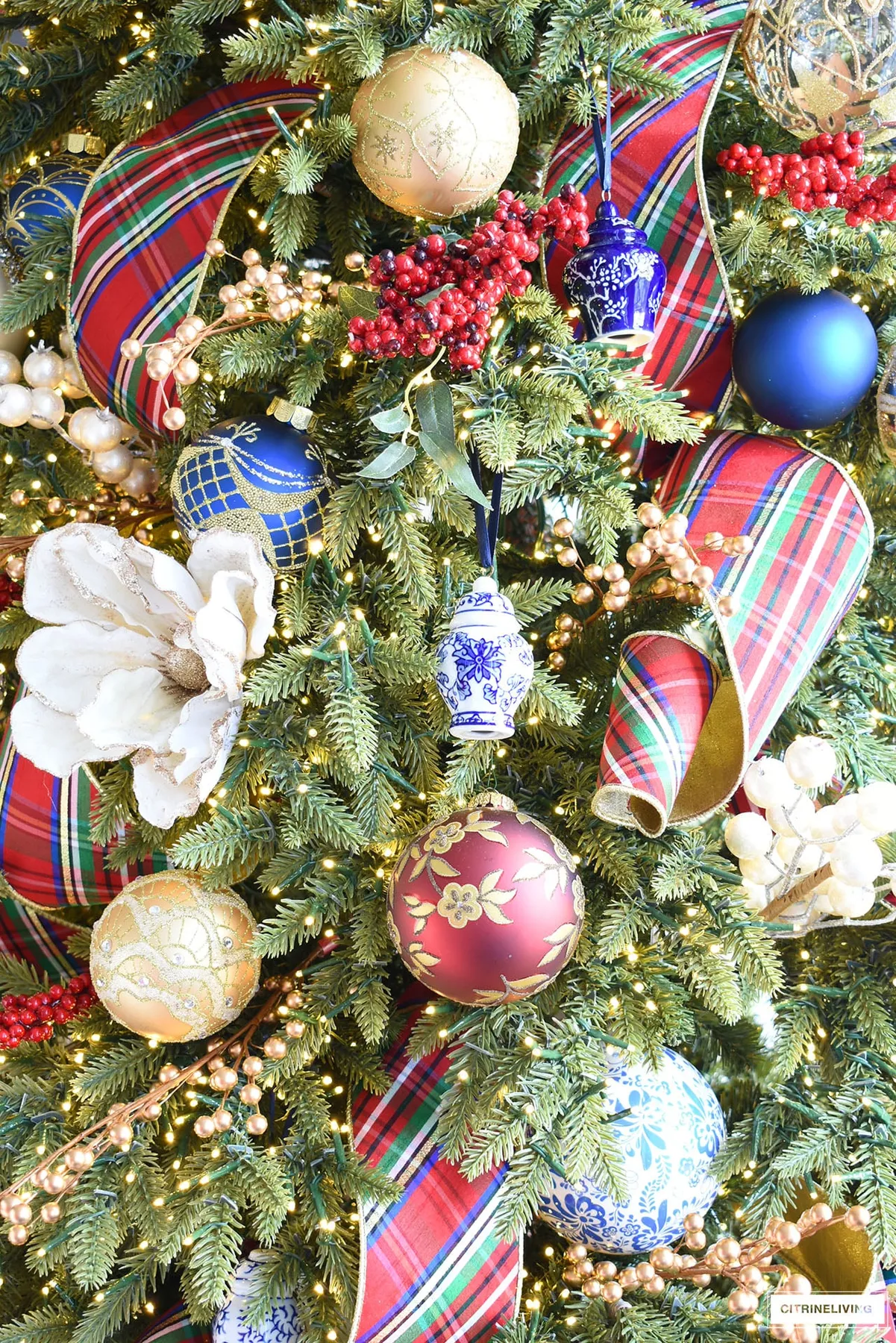 TRADITIONAL CHRISTMAS TREE | CITRINELIVING