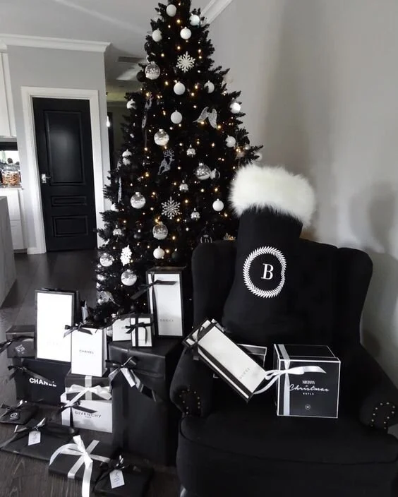 Traditional Holiday Decor vs My Obsession with a Black Christmas — Lauren  Ashley Experiences