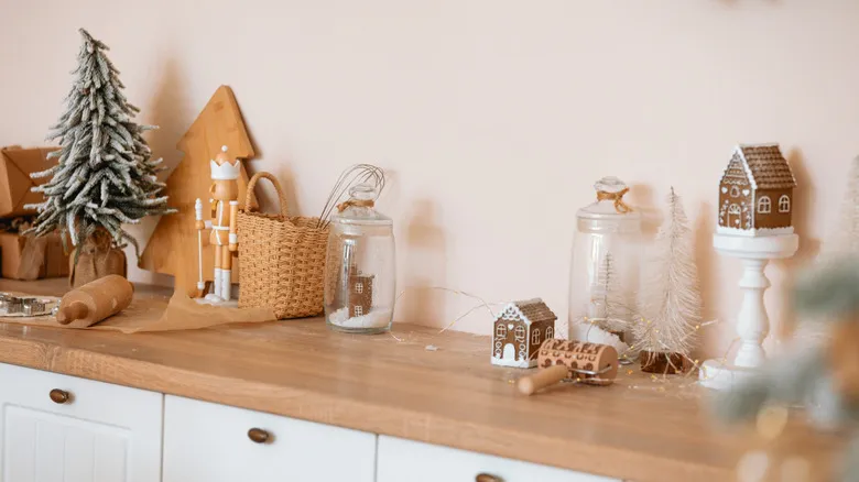 Transform A Dollar Tree Cleaning Staple Into Adorable Christmas Tree Decor