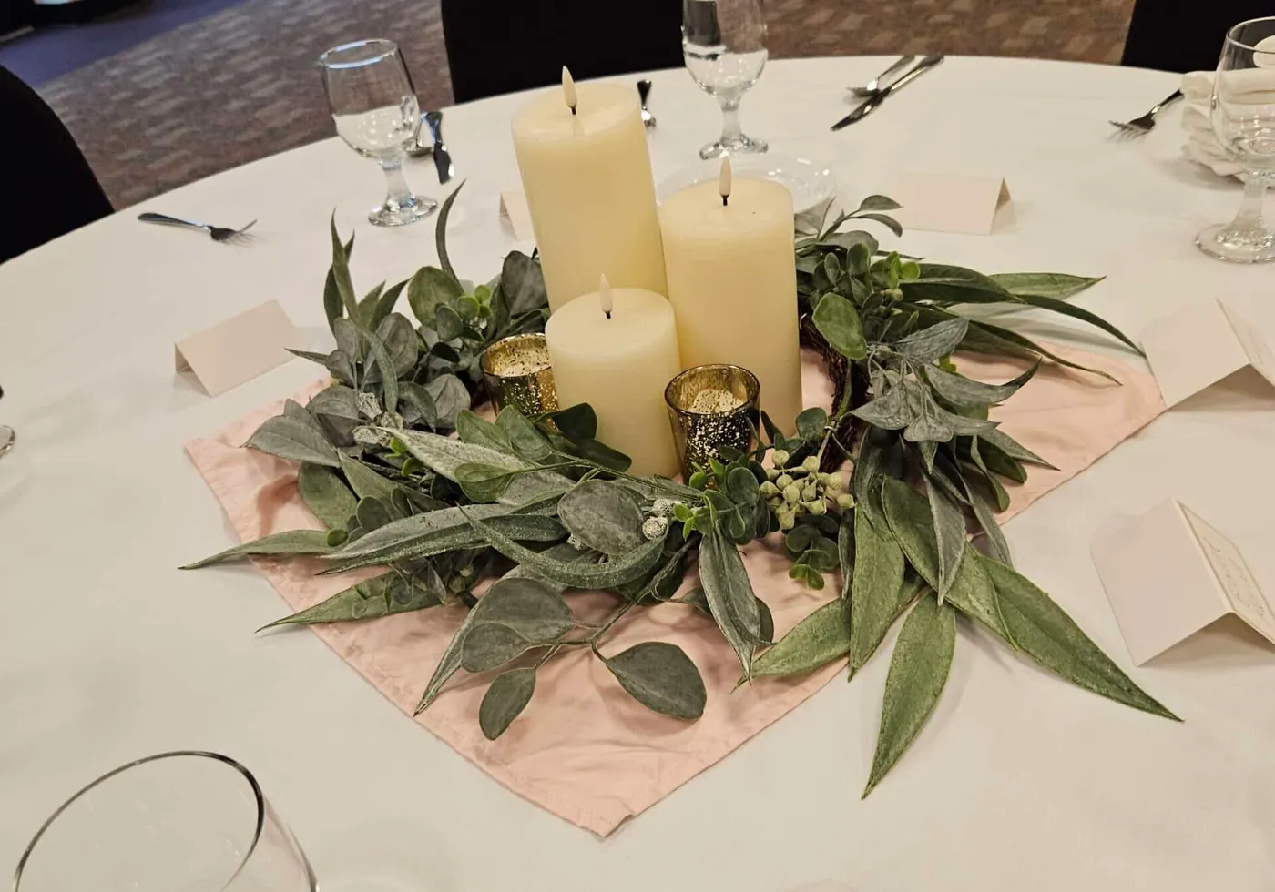 Using 3 to 5 Different Centerpieces