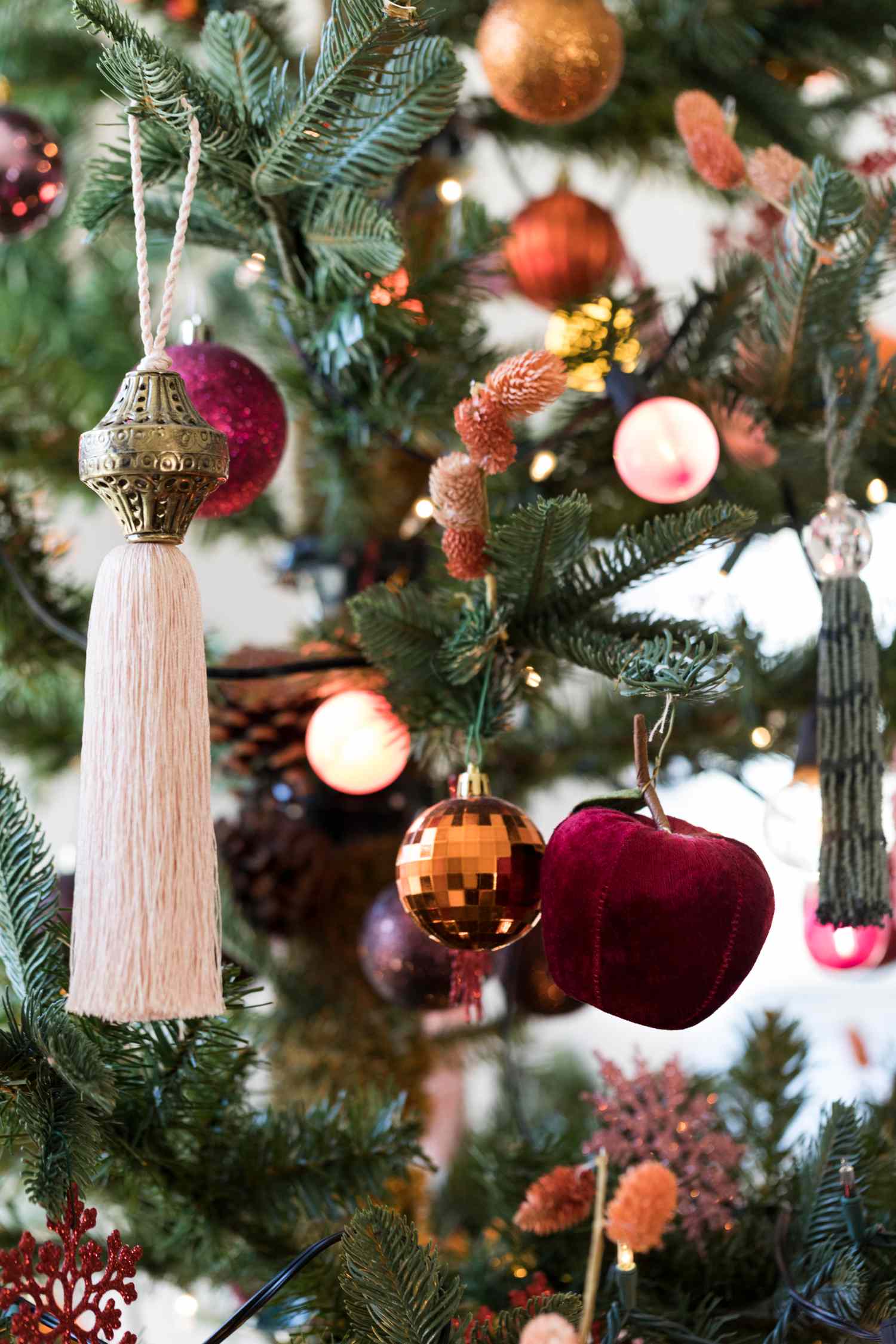 Victorian Christmas Decoration Ideas for Vintage Elegance