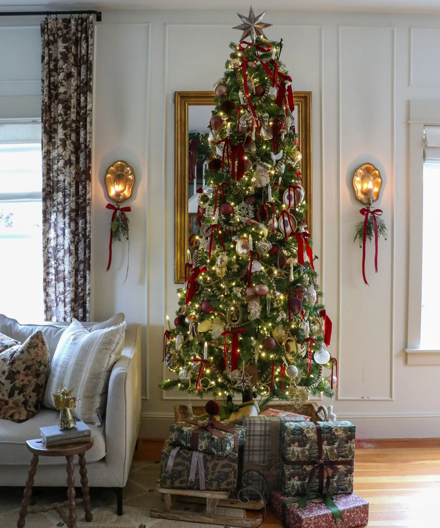 Vintage Old Christmas Vintage Christmas Tree Decorations And Ideas — Thrifty And Chic Cottage Style Home Decor
