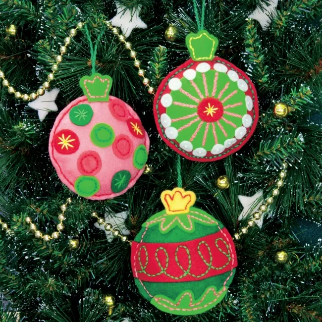 Weekend Kits Blog: Christmas Crafts – Handmade Felt Ornament Kits