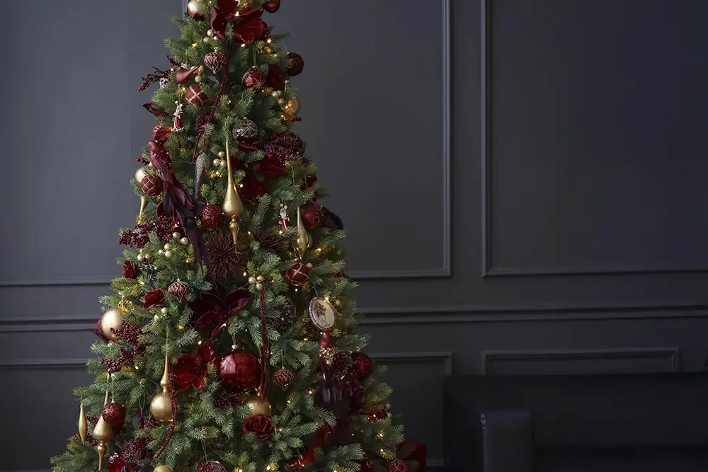 Why you should decorate in burgundy for Christmas 2026 – Christmas Knowledge
