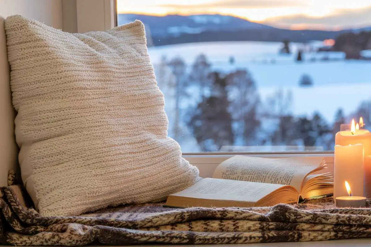 Window Seat Decor: 10 Cozy Reading Nooks