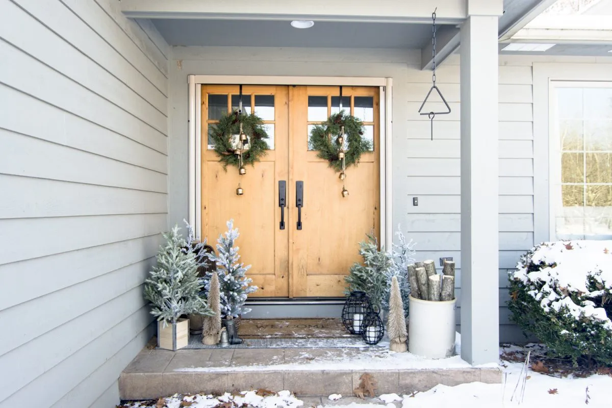winter front porch decor - The Cards We Drew